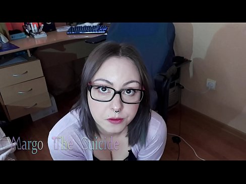 ❤️ Moza sexy con lentes chupa un consolador profundamente ante a cámara Vídeo porno en % gl.downloadassertion.top % ️❤